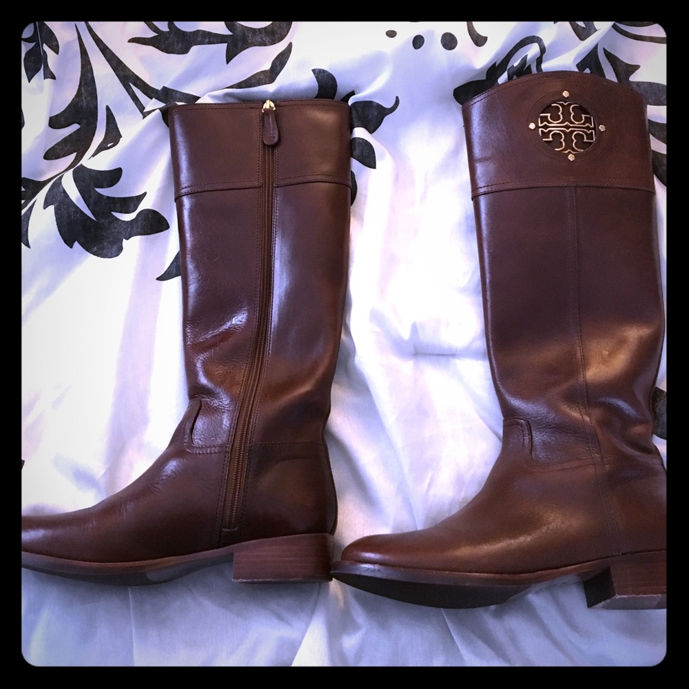 Tory Burch kiernan 35mm riding boots in Almond